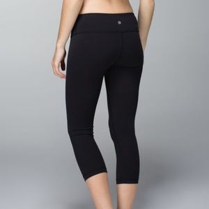 Black lululemon cropped wunder unders
